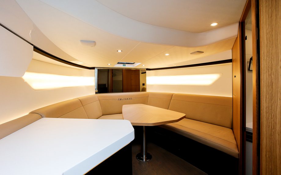 farline-fline-33-outboard-review-interior