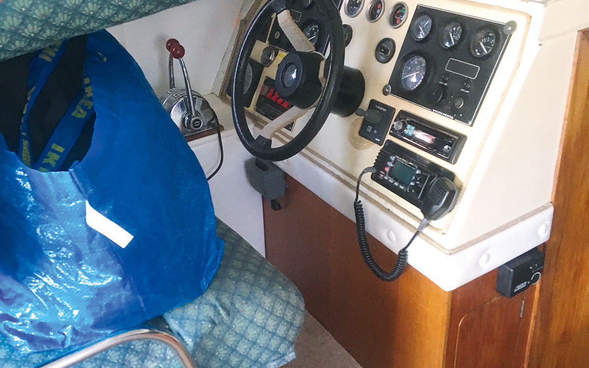 fairline-corniche-refit-helm-before