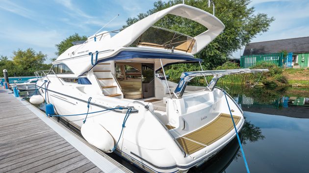 best-1990s-boats-princess-420-exterior-transom