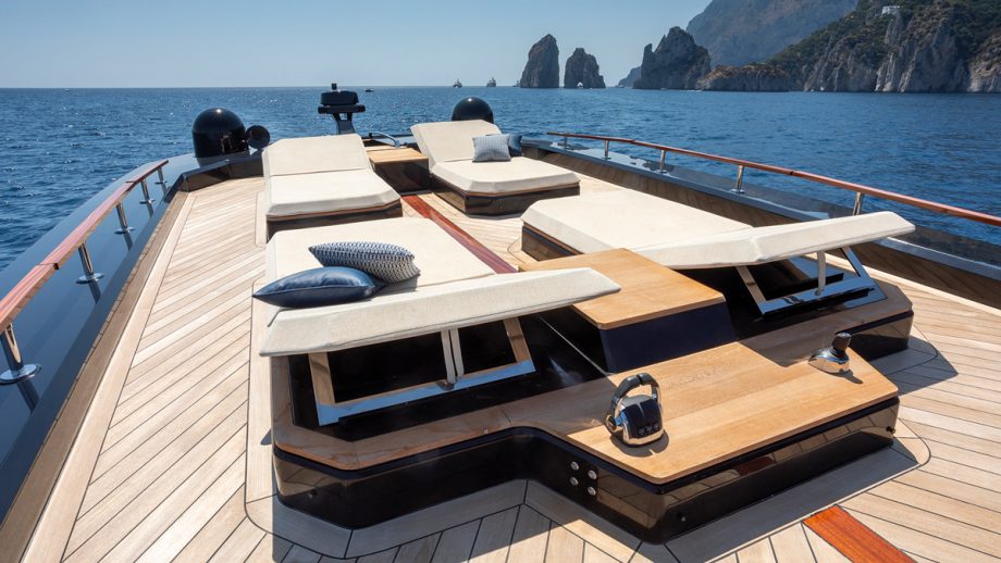 evo-v8-yacht-review-flybridge