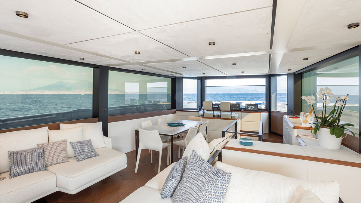 evo-v8-yacht-review-saloon