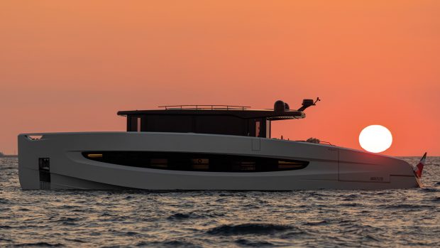 evo-v8-yacht-review-side-view