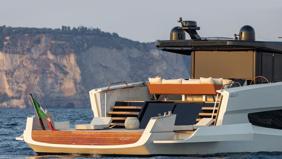 evo-v8-yacht-review-transom