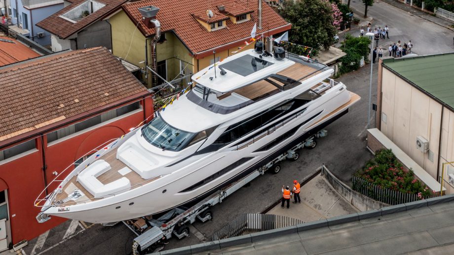 ferretti-860-MBY277.newboat_8.Ferretti_5