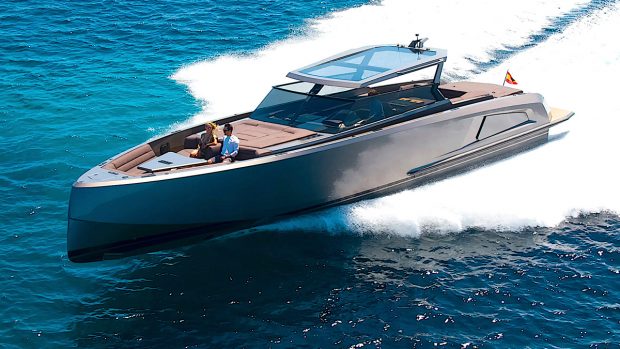 vanquish-vq52-new-boats-running-shot-miami-boat-show-2022