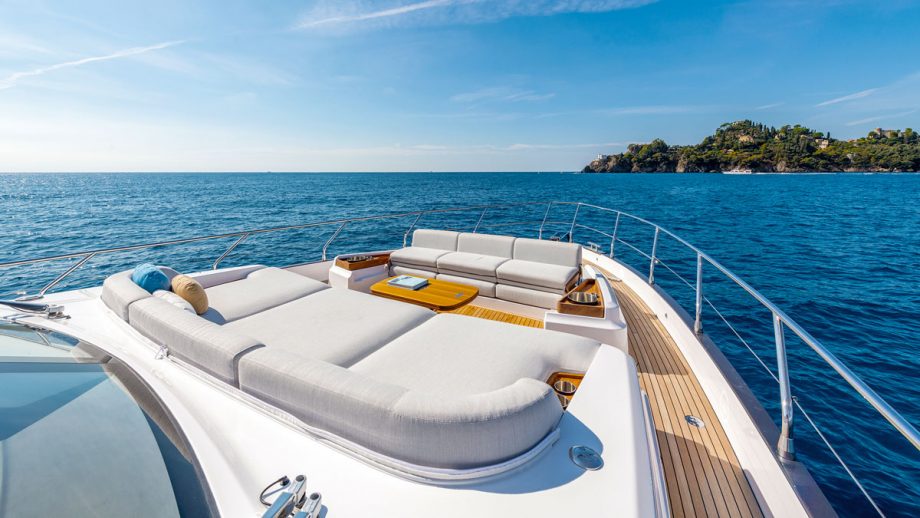 azimut-68-review-foredeck