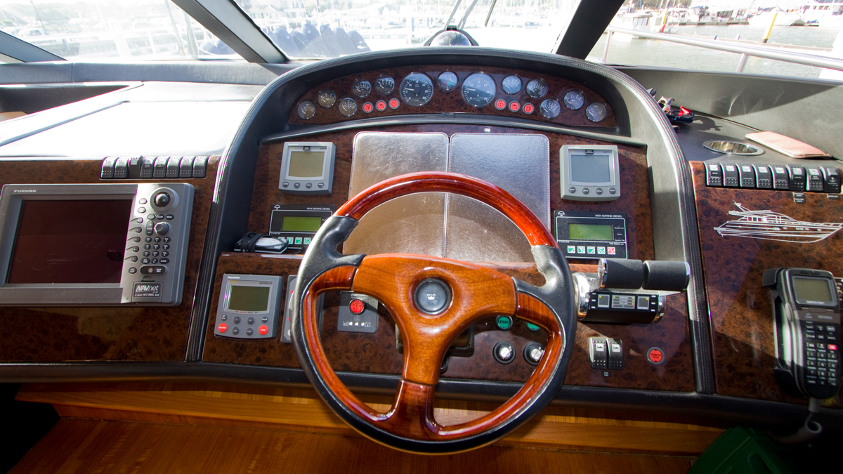 princess-23m-used-boat-report-lower-helm