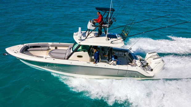 Boston-Whaler-360-Outrage-yacht-tour