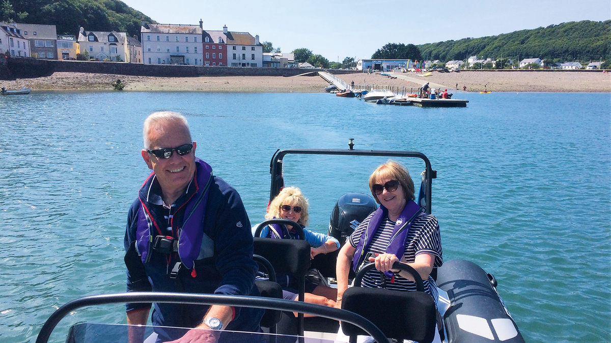 Who needs a motoryacht? Why we love day boating in our 6m Brig Navigator - Vimarsana News