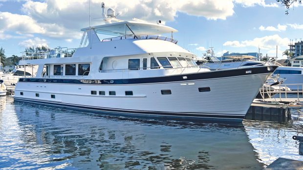 Outer-reef-900-yacht-tour-video