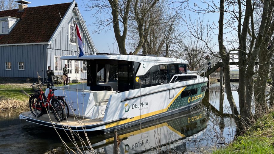 delphia-11-electric-boat-river-test-aft-view-MBY274.news.037