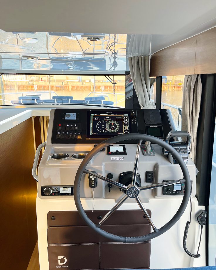 delphia-11-electric-boat-river-test-helm-MBY274.news.037