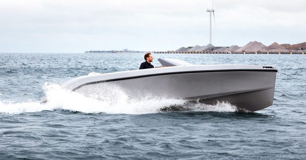 rand-25-spirit-electric-boat-running-shot