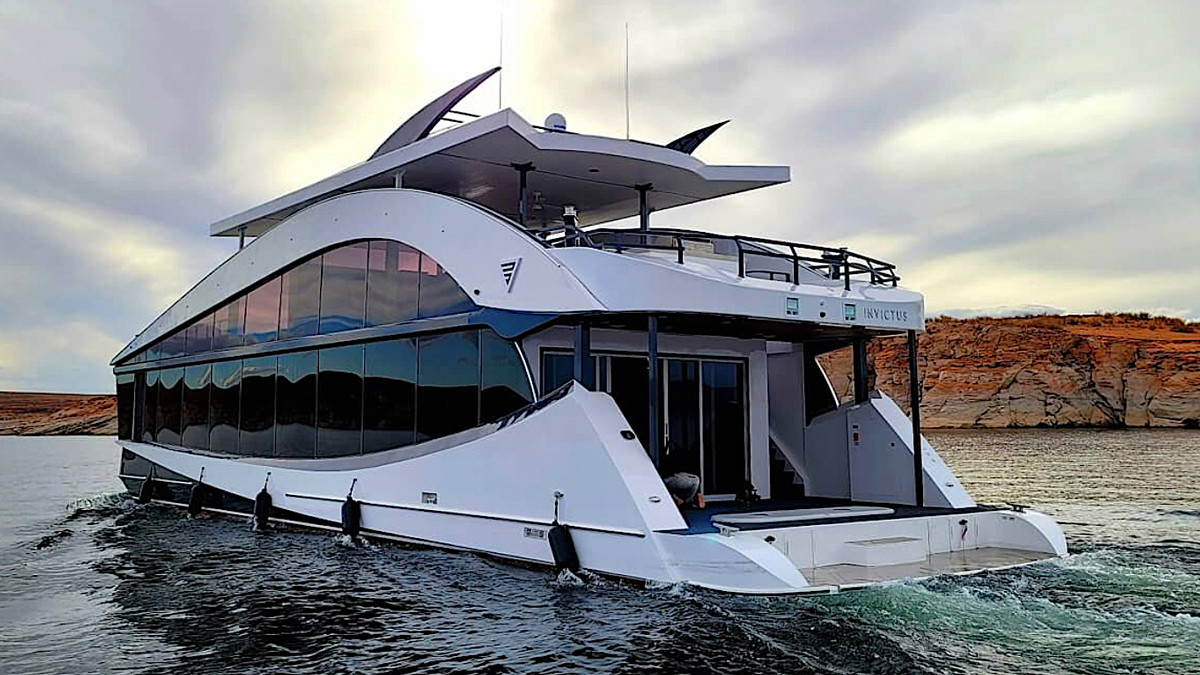 types-of-boat-Houseboat---Bravada-2