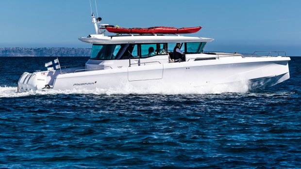 axopar-45-yacht-tour-test-drive-video-mbydotcom