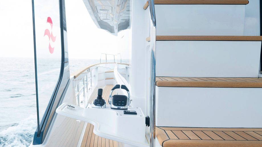 sirena-68-review-wing-station