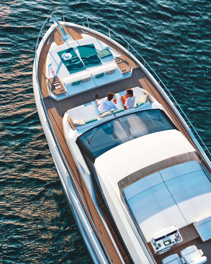 Ferretti-580-first-look-foredeck