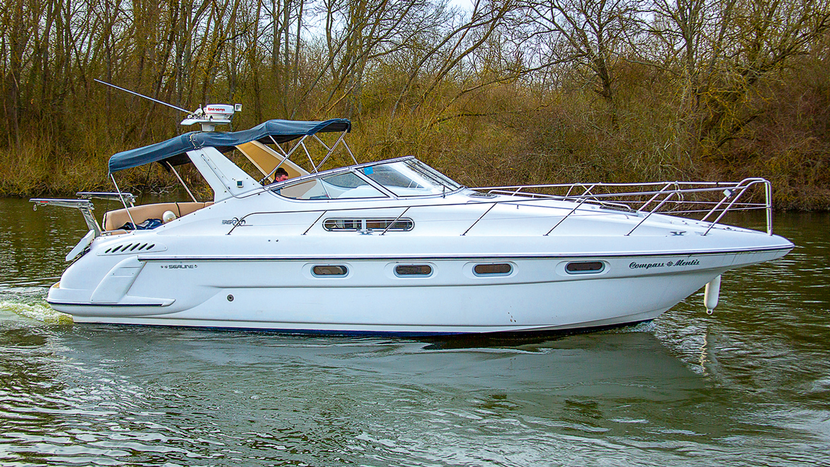 best-open-sportscruisers-sealine-360-ambassador-exterior