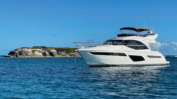 MBY276.feat_Princess_US.2_At_anchor_in_Bahamas