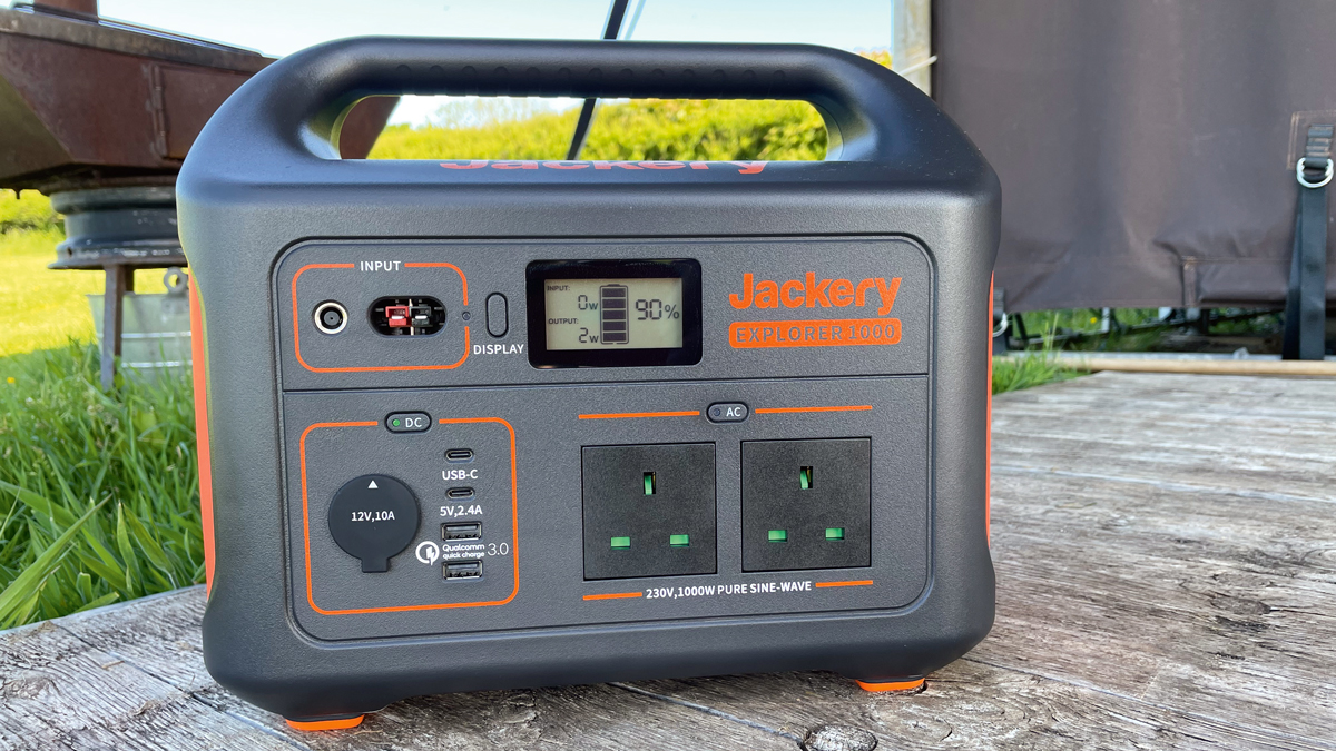 jackery-explorer-1000-solar-powered-generator-review-MBY277.tested_1pg.Jackery_explorer_1000_3774