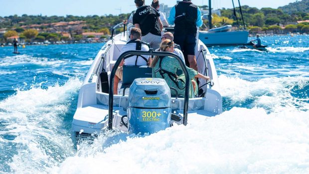 most-powerful-electric-outboard-evoy-storm-300hp-MBY280.new_tech.03_EvoyStorm300_Axopar25_Credit_AQUASuperPower