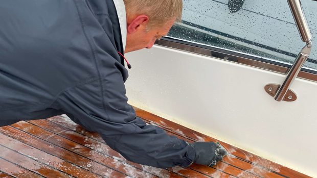 how-to-clean-teak-9850