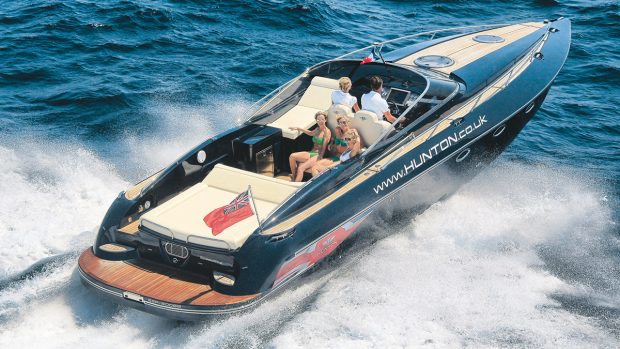 coolest-boats-Hunton-XRS-43