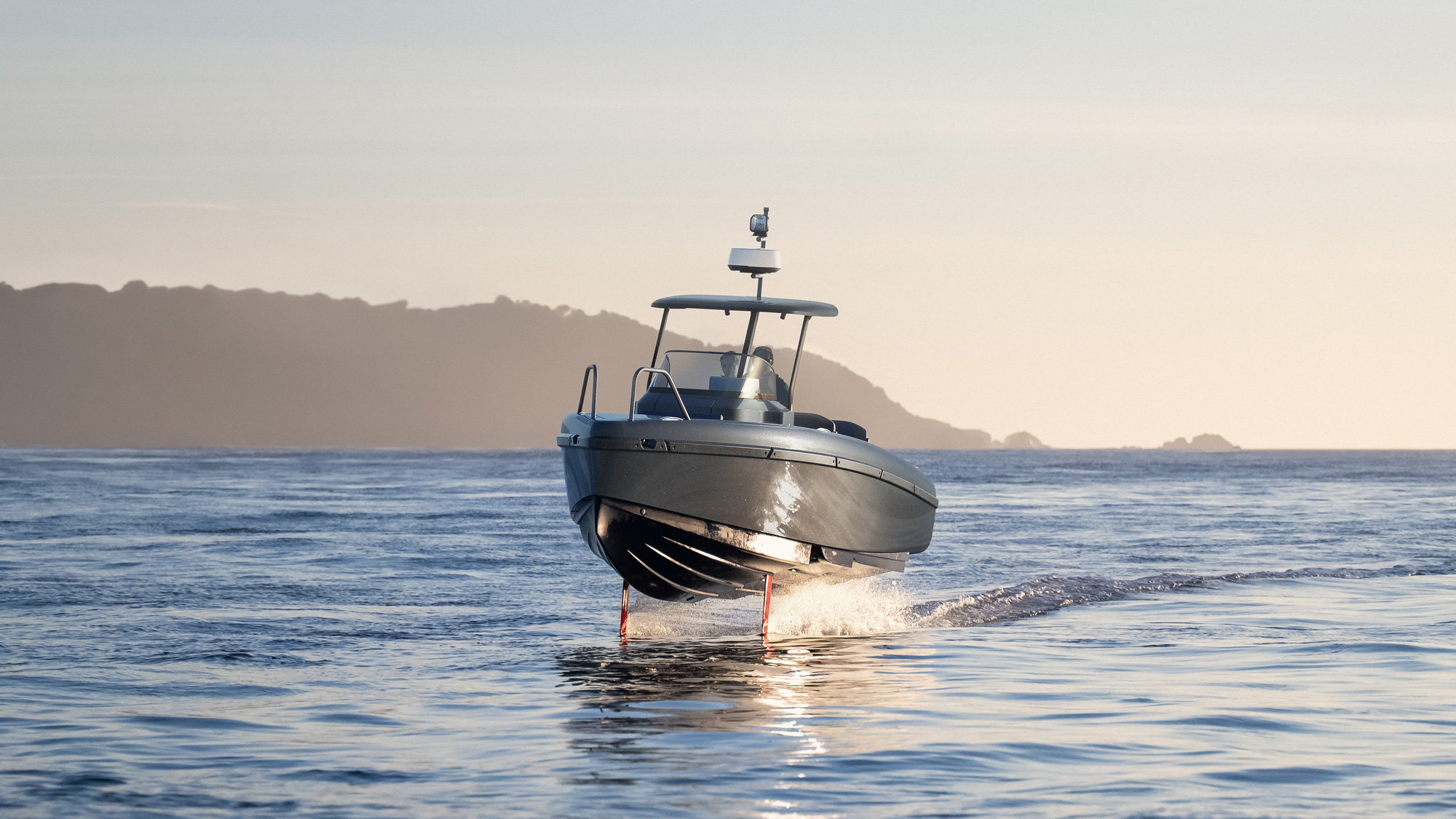 First look: Candela C-8 CC – New centre console version of 'flying' electric boat - Vimarsana News