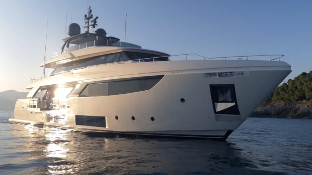 custom-line-navetta-33-yacht-tour-video