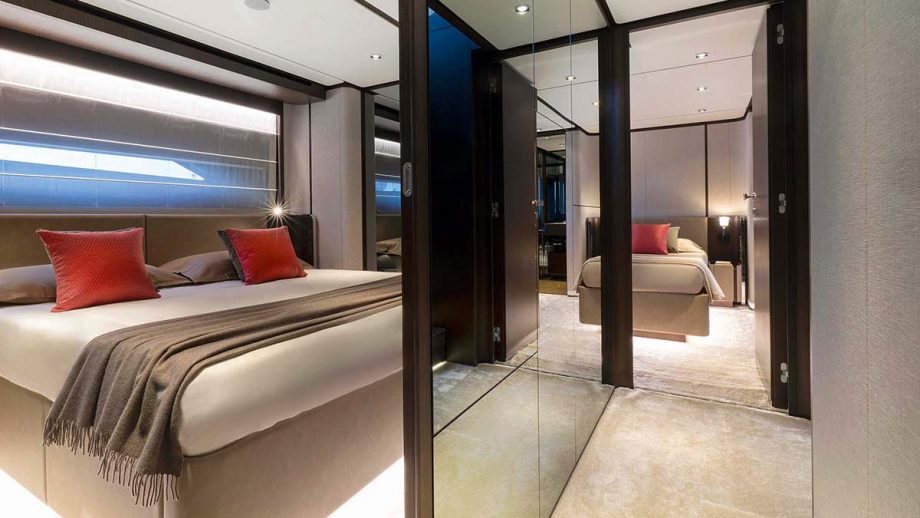 ferretti-860-review-MBY286.test_Ferretti_860.8_Ferretti_Yachts_860_lower_deck