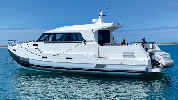 MBY285.feat_Over_horizon.8_2_At_anchor_Scillies