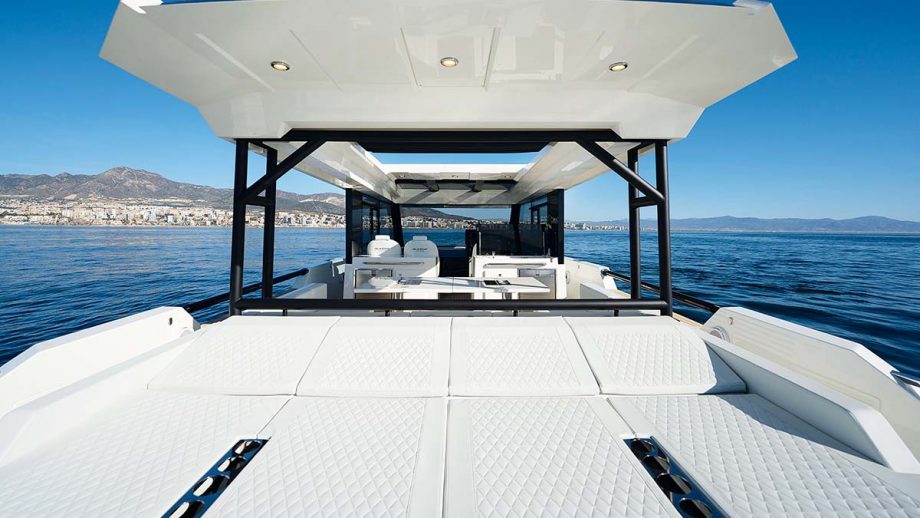 de-antonio-d50-coupe-review-MBY287.test_DeAntonio_50_8pg.deck07