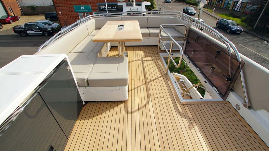 Fly Bridge Top Frame Fairline Squadron 53 used boat: Luxurious flybridge is a home from home
