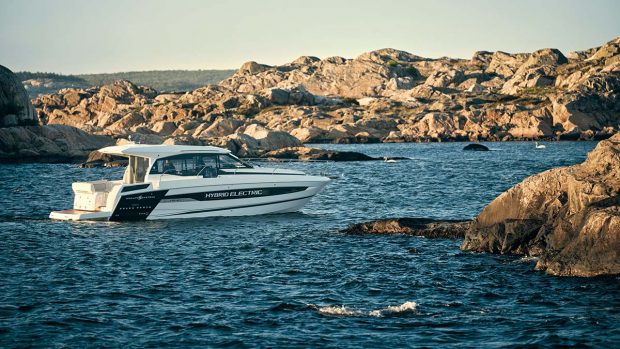 jeanneau-nc37-hybrid-review-MBY288.new_tech.517DSCF5331_v002