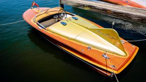 worlds-coolest-boats-MBY288.col_coolboats.chris_craft_alamy_F3ANT0