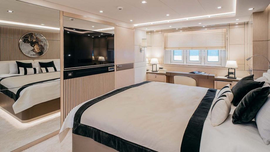 bering-76-review-MBY290.test_Bering_76_8pg.Bering_76_Master_suite_4