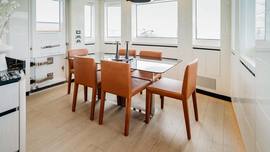 bering-76-review-MBY290.test_Bering_76_8pg.Bering_76_saloon_11