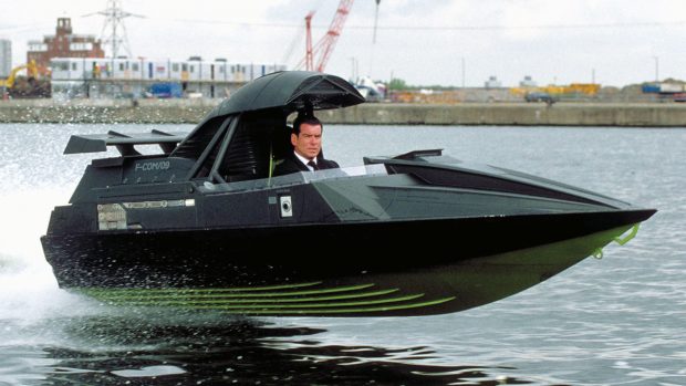 q-boat-MBY292.col_coolboats.bondGettyImages_541236352