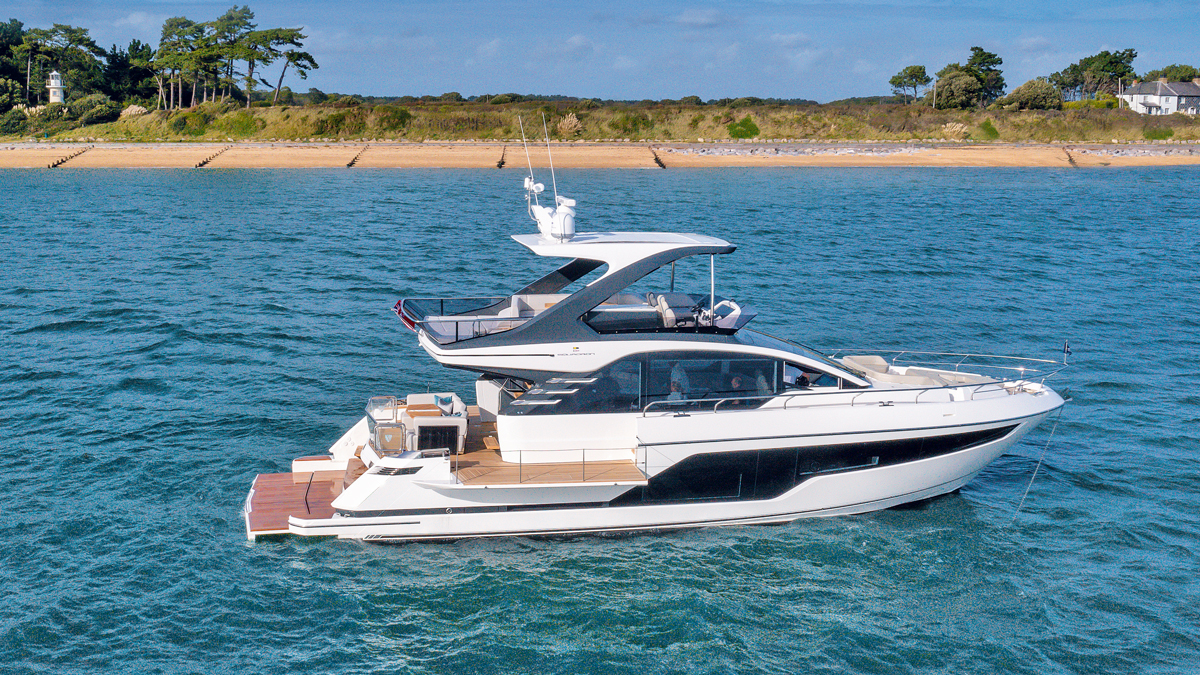 シマノ　カイエイ60 Fairline Squadron 58 review: Is this the world's most exciting