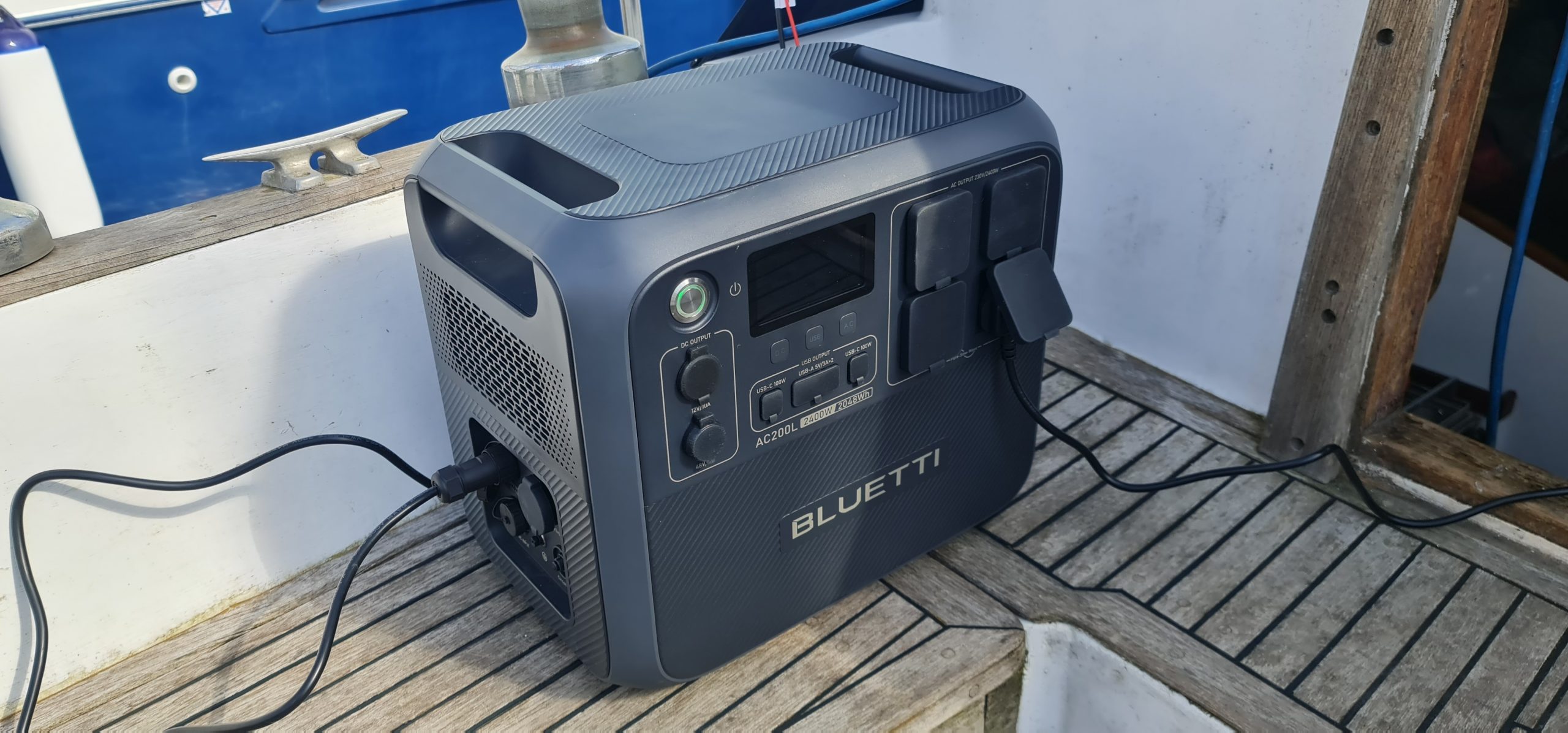 Bluetti AC200L portable power station