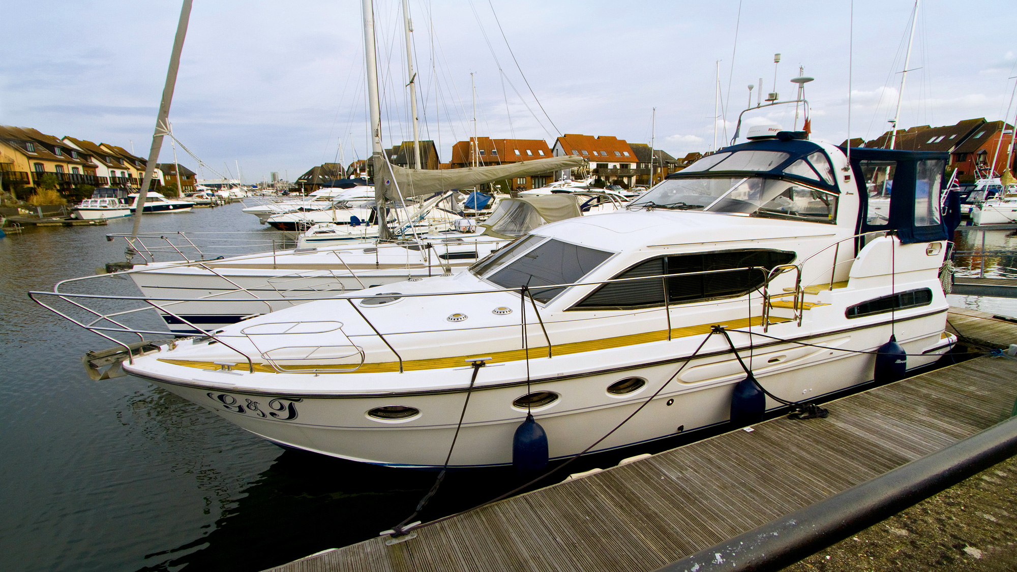 Broom 415 OS used boat review: spacious twin-cabin cruiser - Vimarsana News