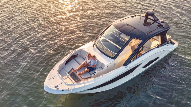 The Sea Ray Sundancer 370