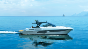 The windscreen is connected to the hard top for maximum protection at the helm