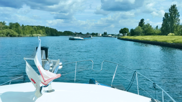 Dodging a coal-carrying barge on the Moselle near Thionville