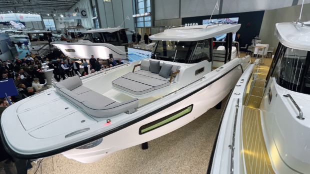 The Aiata Wayfinder 38