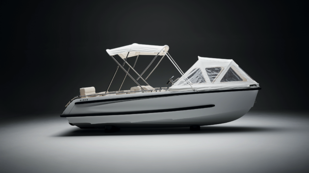 No inflatable tubes but all the same ingenuity you’d expect from a Williams tender, including waterjet drives and a new Petestep hull