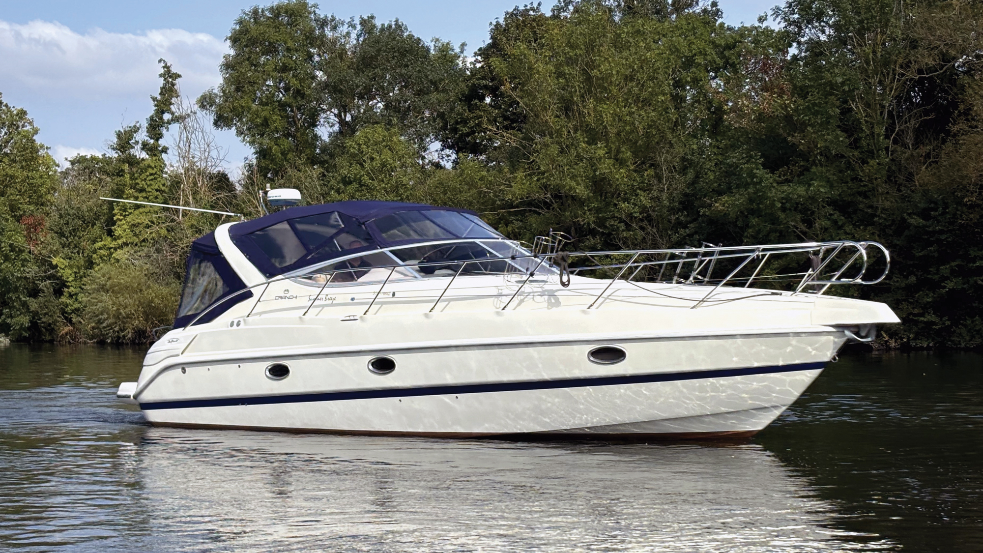 インテリア　船 Cranchi Zaffiro 34 used boat review: A thing of beauty