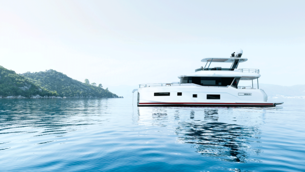 Sirena 60 side on in the water