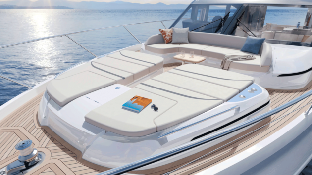 The sociable bow keeps the decks clear and uncluttered