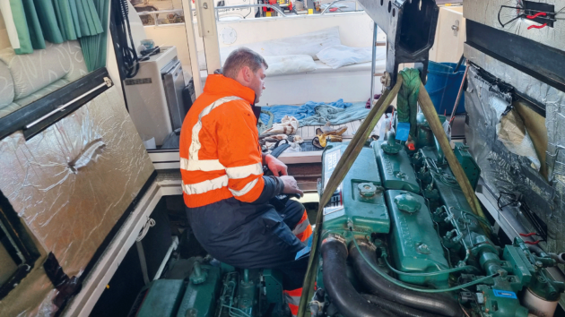 Lifting the engines out one by one through the saloon doors was a true test of man and machine. All in a day’s work for Ronnie Downs and his mobile crane.